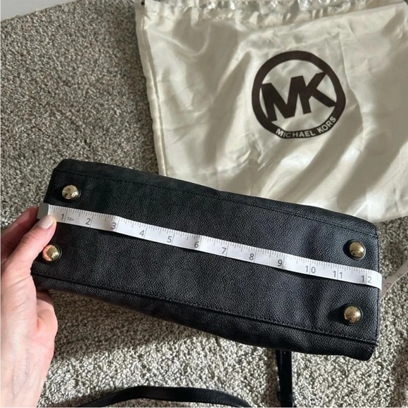 Michael Kors Black and Gold Tote with Signature Monogram Cynthia - Picture 3 of 13